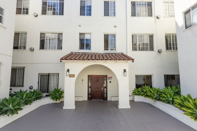 Interior Photo - Spacious Junior 1 Bedroom Oakwood/East Hollywood