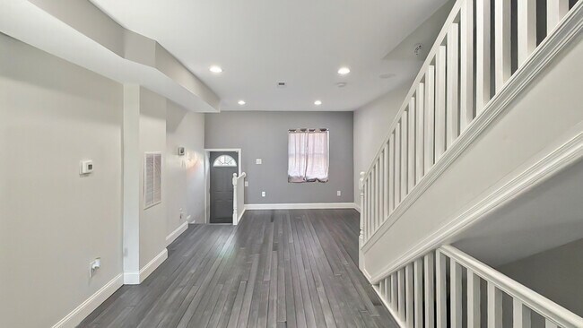 Foto del edificio - 2428 Brentwood Ave