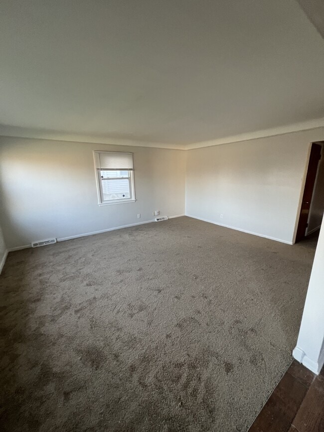 Foto del edificio - 13706 Rexwood Ave