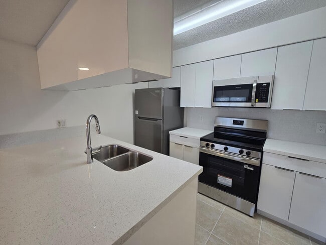 Building Photo - 1241 SW 46th Ave