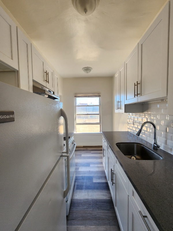 Building Photo - 1845 N Gramercy Pl