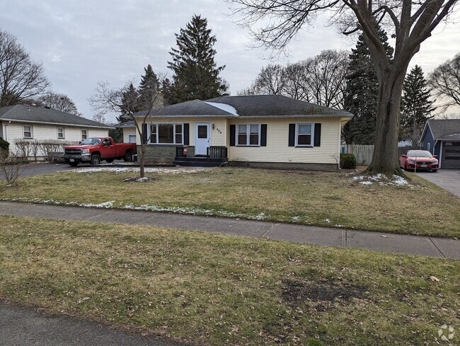 Building Photo - 486 Brookview Dr