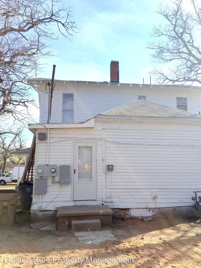 Building Photo - 120 W 10th Ave