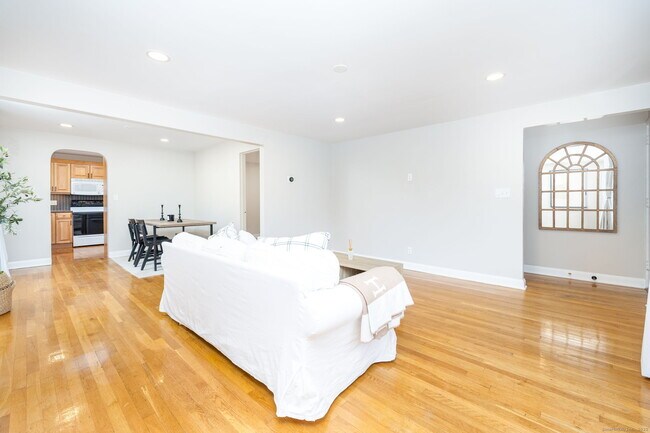 Building Photo - 43 Arnold Way