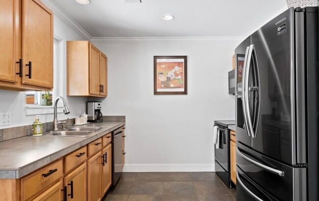 Foto del edificio - 2182 W Warren Ave