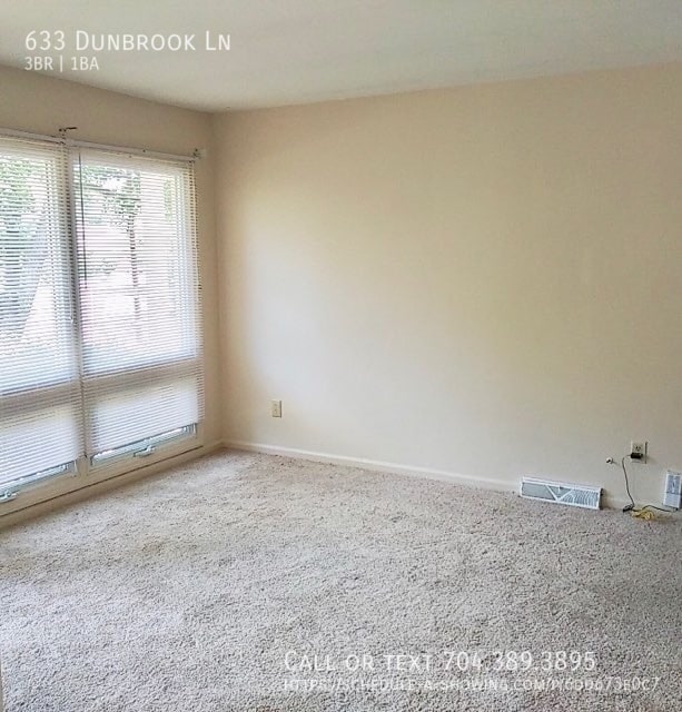 Foto del edificio - 633 Dunbrook Ln