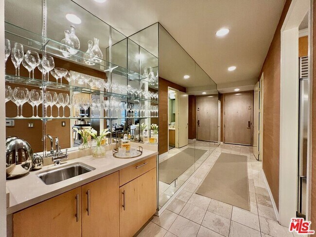 Foto del edificio - 234 S Gale Dr