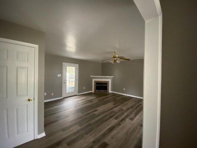 Foto del edificio - HOUSE AVAILABLE IN BAXTER RIDGE SUBDIVISIO...