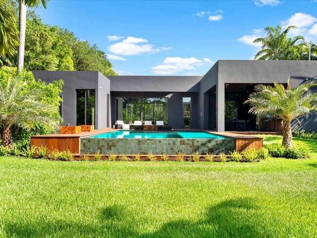 Foto del edificio - 871 NE 83rd St