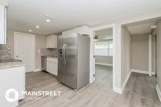 Foto del edificio - 5311 Hawk Dr