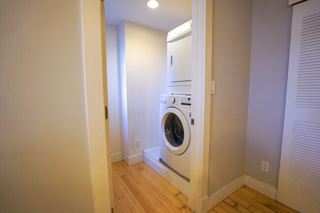 Building Photo - 601 Westgate Ave