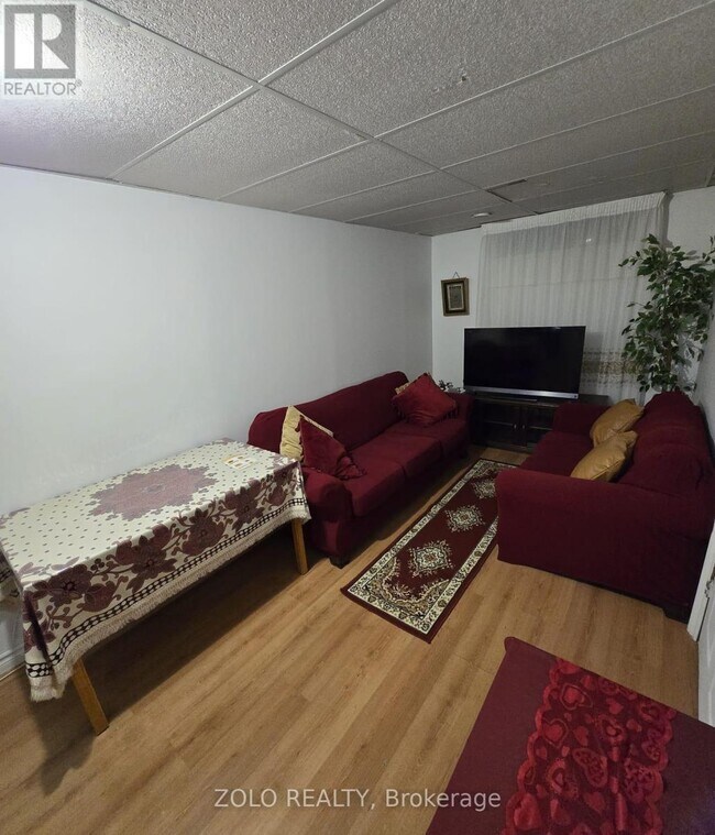 Building Photo - 283 Grey Fox Dr