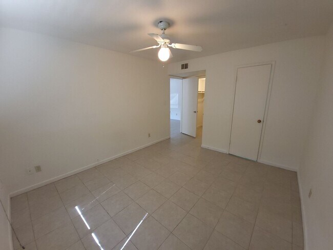 Building Photo - AVAILABLE NEAR DOWNTOWN TEMPE!