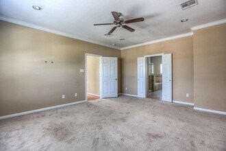 Building Photo - 940 W 26th St