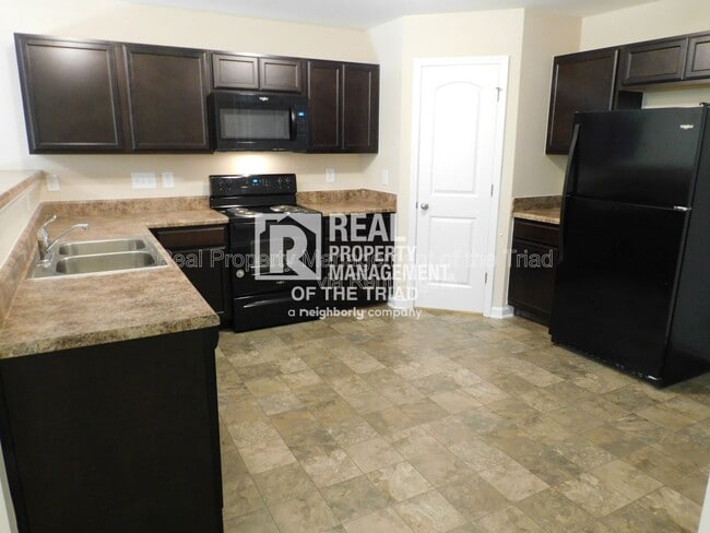 Building Photo - 10 Loblolly Ct