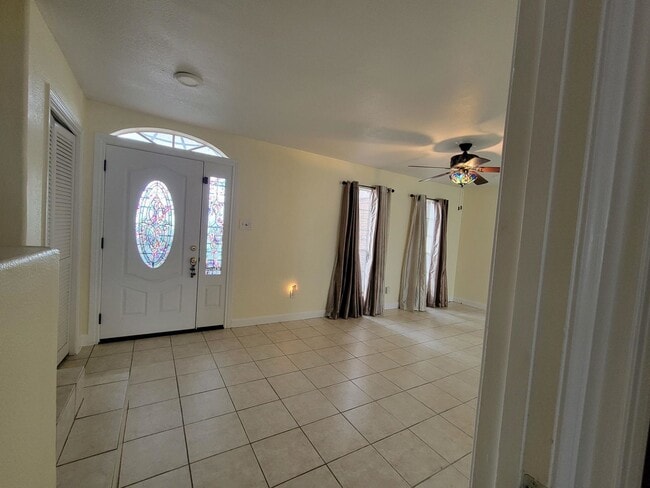 Building Photo - 10813 Sandpiper Dr