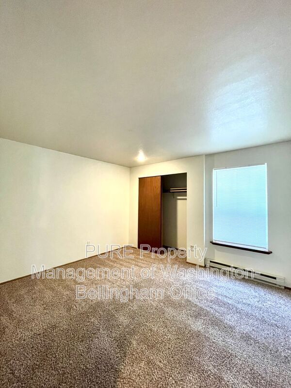 Building Photo - 2256 Douglas Rd