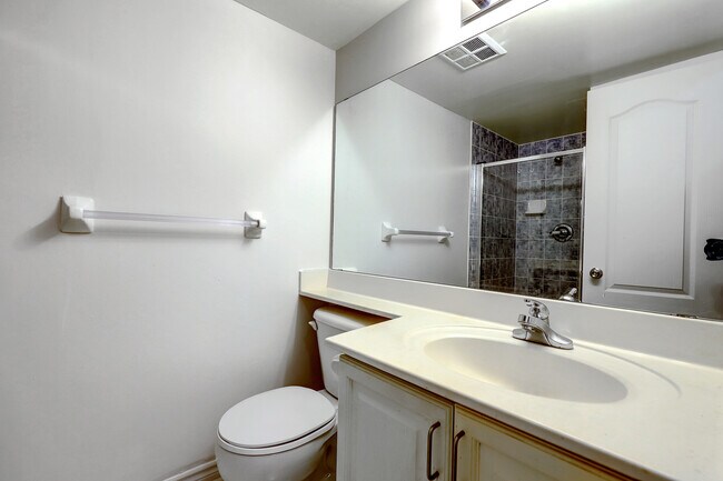 Building Photo - 1 Elm Dr W