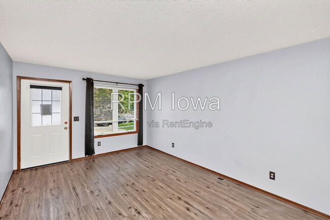 Building Photo - 1614 NW Applewood St