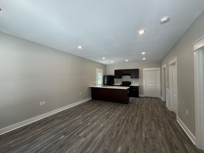 Building Photo - 3 Bedroom • 2 Bath Duplex on 23rd Street!