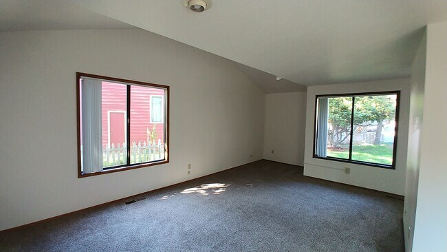 Building Photo - 5497-5499 Nicole Ct SE