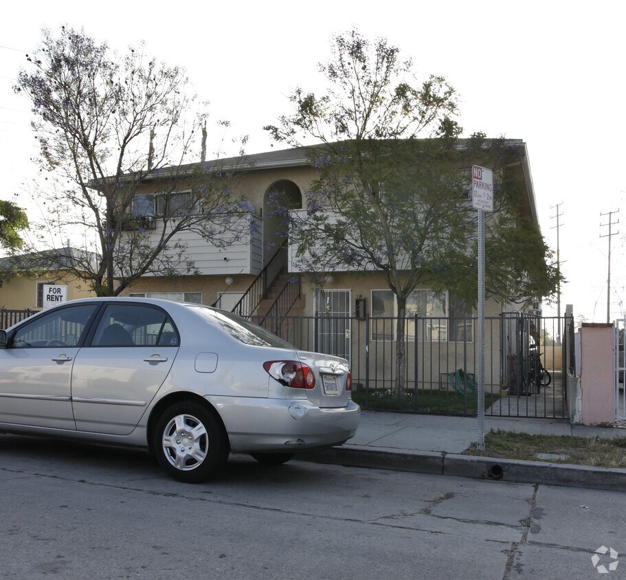 Foto del edificio - 6736 Beck Ave