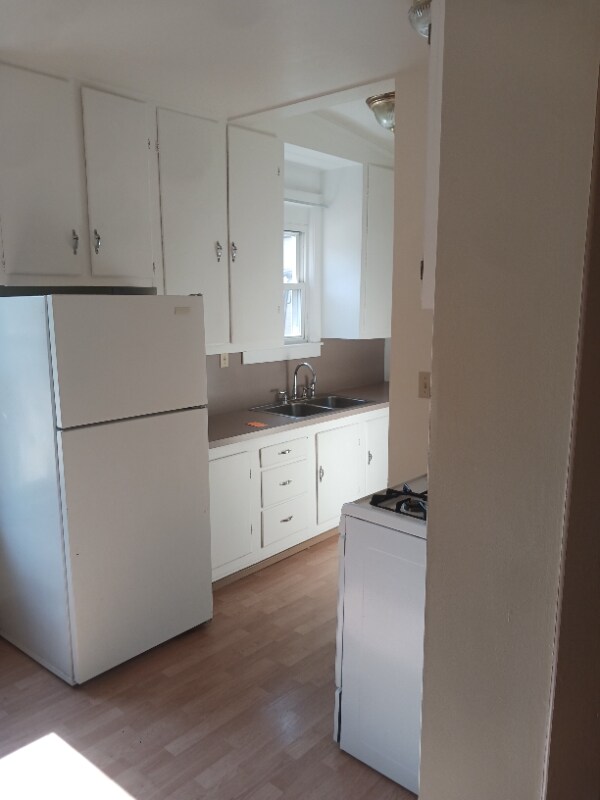 Building Photo - 414 E Huron Ave