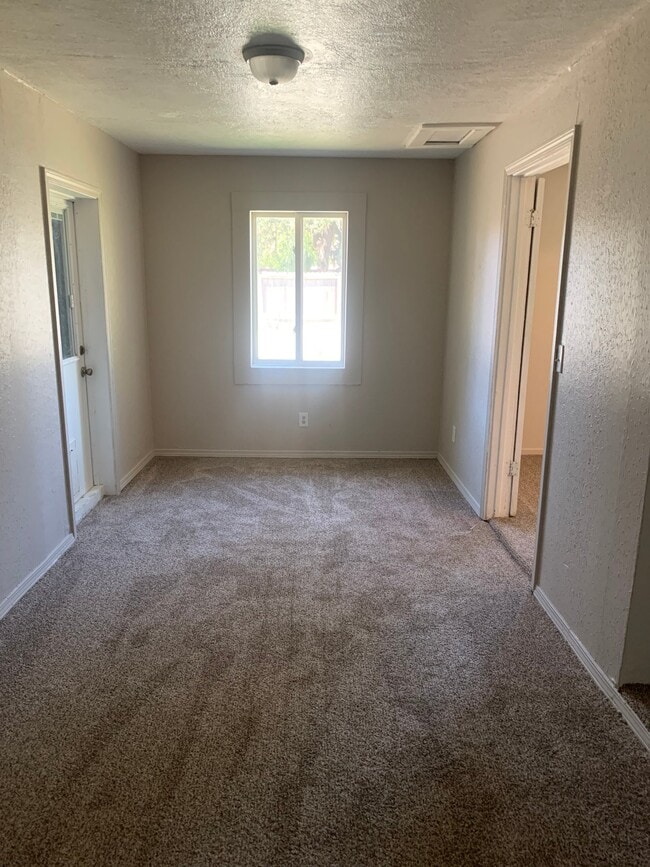 Foto del edificio - 802 Brigham Ave