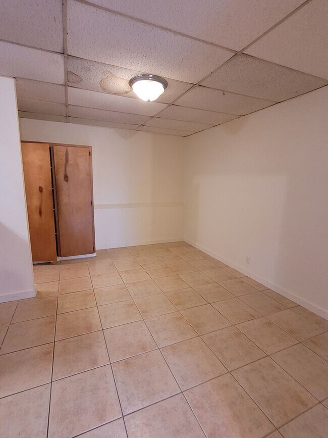 Foto del edificio - 2 Bedroom 1 Bath Downstairs Unit in Hilo