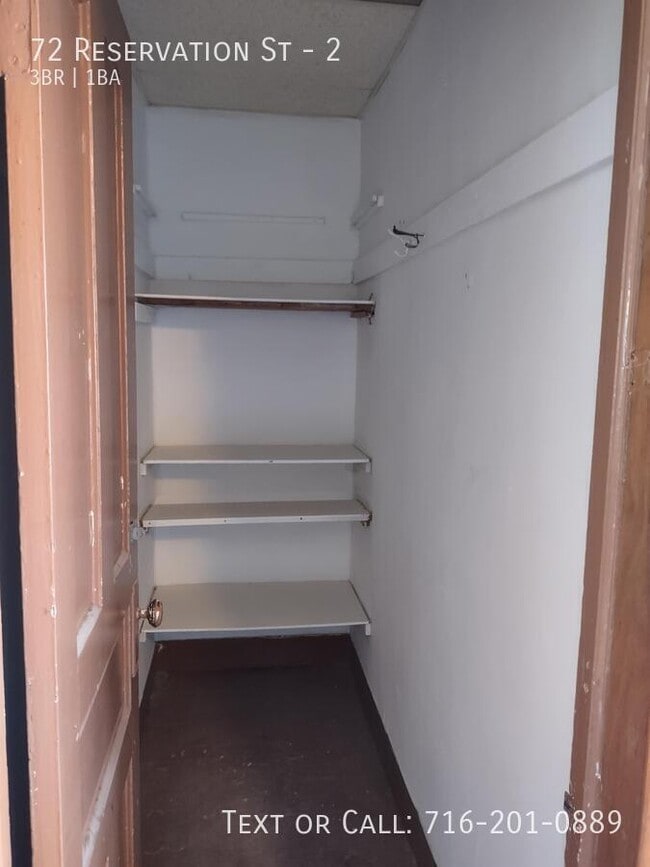 Foto del edificio - 72 Reservation St