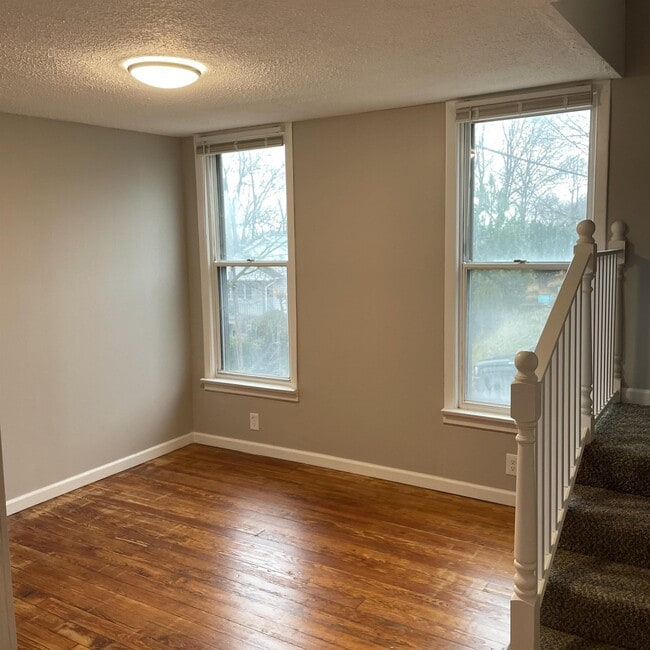 Building Photo - 105 Carlisle St