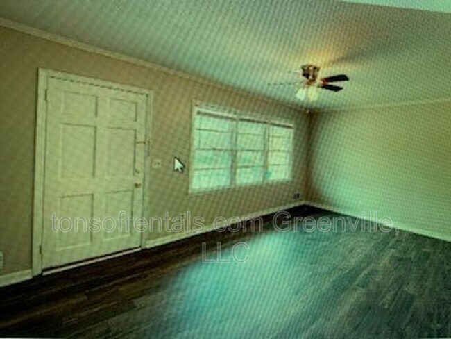 Foto del edificio - 914 Cross Anchor Rd