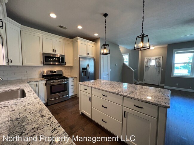 Building Photo - 3 br, 2.5 bath House - 966 Lake Ridge Dr #18