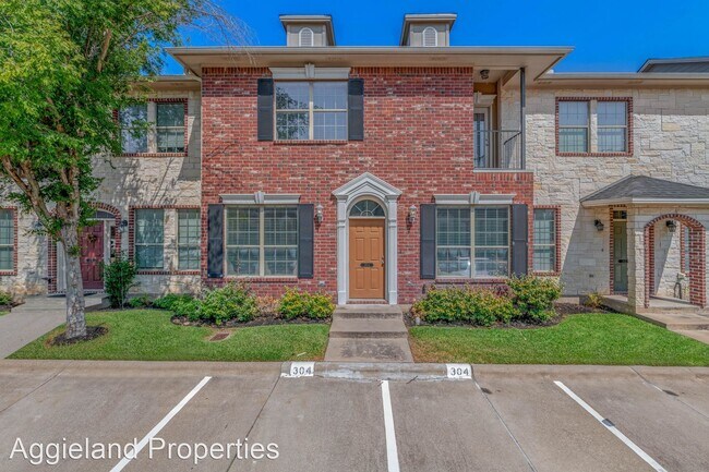 Building Photo - 4 br, 4 bath House - 304 Forest