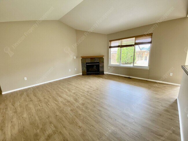 Foto del edificio - Single-Level home in NE Redmond with fenced backyard!