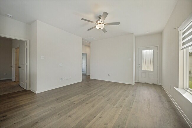 Building Photo - Modern 3BR Home with Open Floor Plan in Ponder, TX