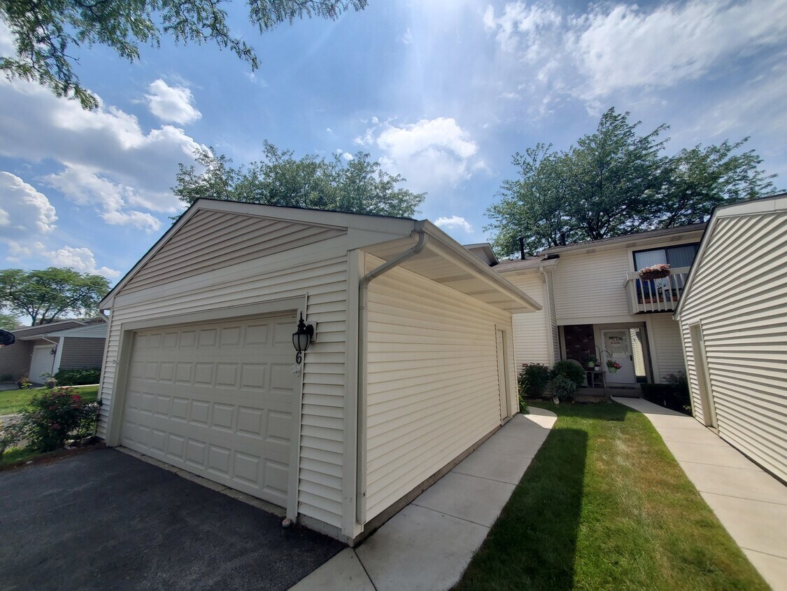 1046 Cumberland Ct, Vernon Hills, IL 60061 Townhome Rentals in Vernon