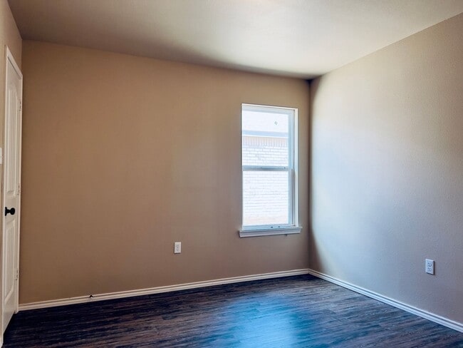 Building Photo - Modern 3-Bedroom, 2-Bathroom Home in North Lubbock