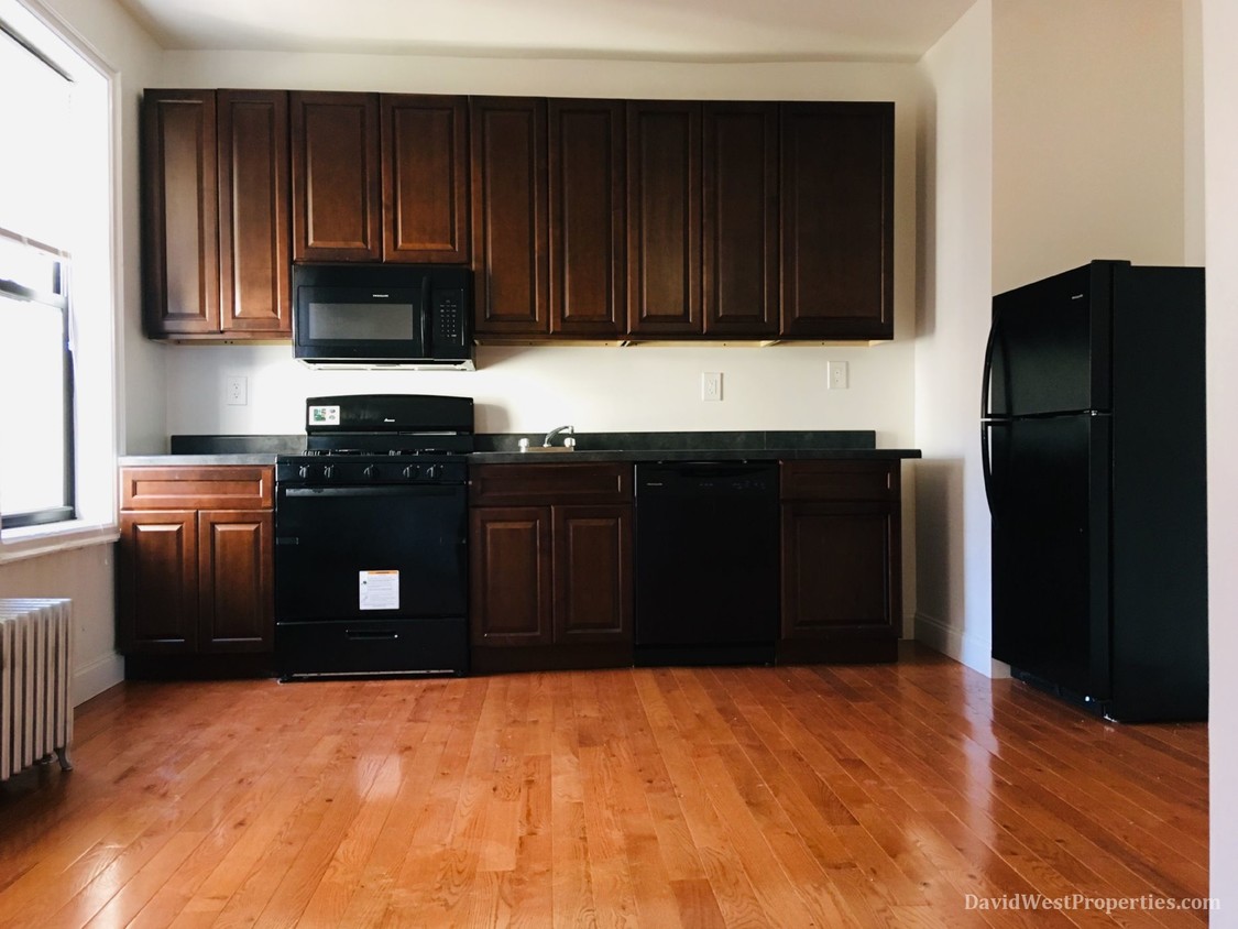 Primary Photo - 2300 Ocean Ave