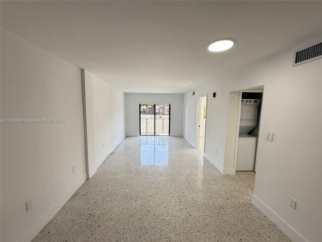 Foto del edificio - 180 NE 57th St