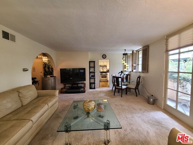 Building Photo - 933 Hilgard Ave