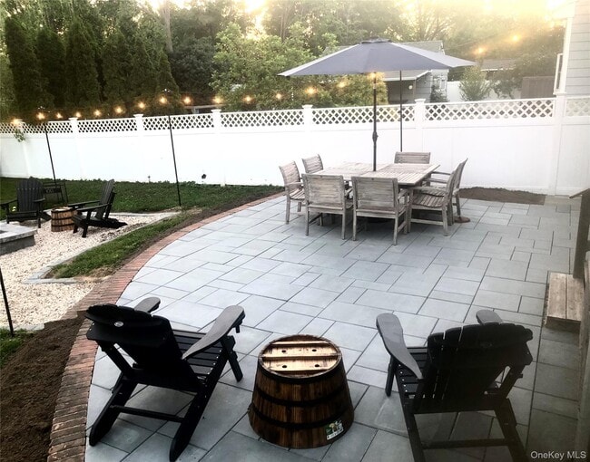 Building Photo - 310 Old Shipyard Ln