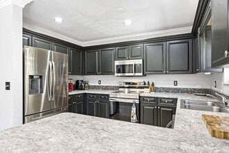 Building Photo - 1651 Suwanee Dr