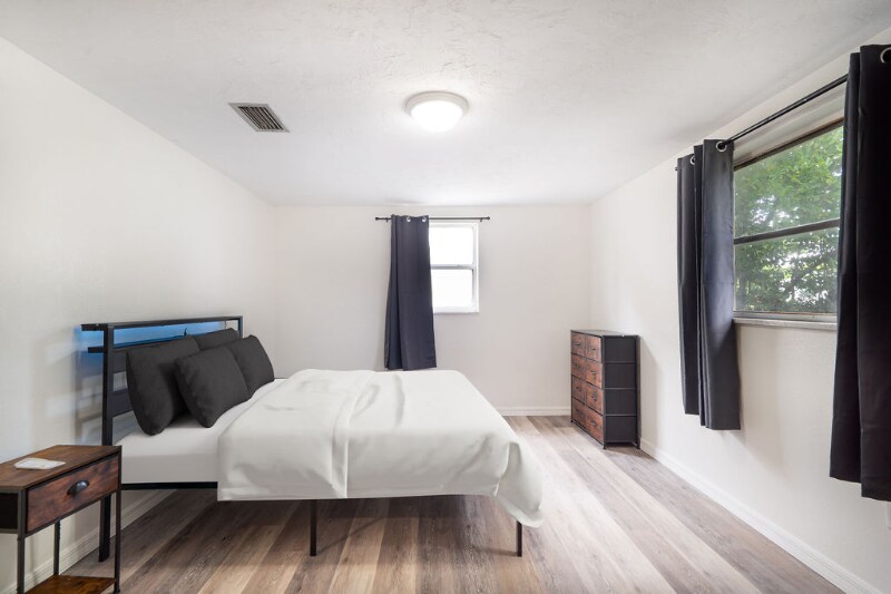 Foto principal - 7407 Duke Dr