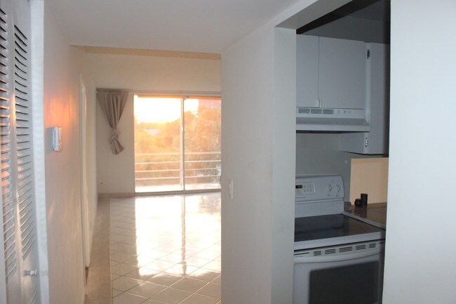 Foto del edificio - 2821 NE 163rd St