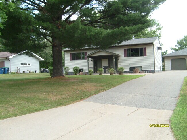 Building Photo - 617 Brooks Pl