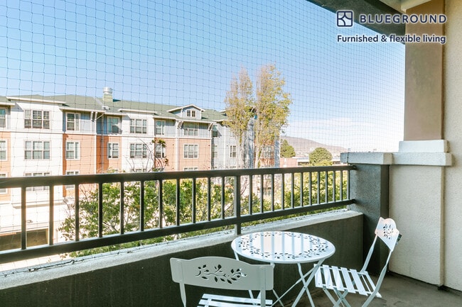 Building Photo - 1051 Commodore Dr