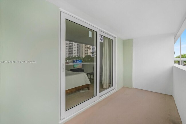 Foto del edificio - 500 Bayview Dr