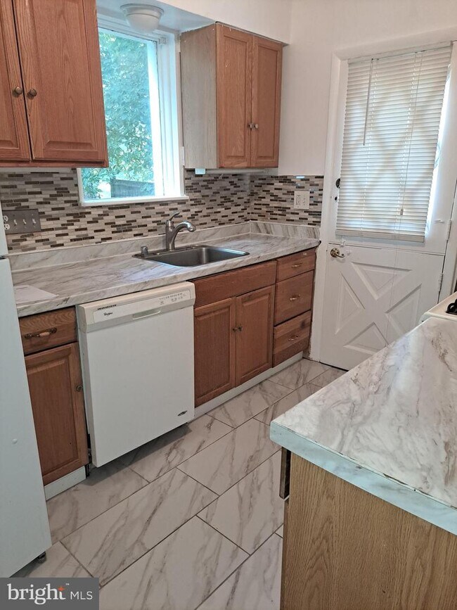 Foto del edificio - 8719 Sundale Dr