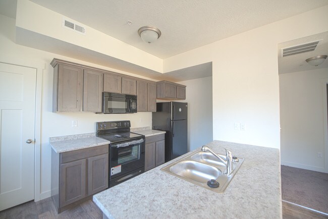 Building Photo - 656 W Meadow Dr